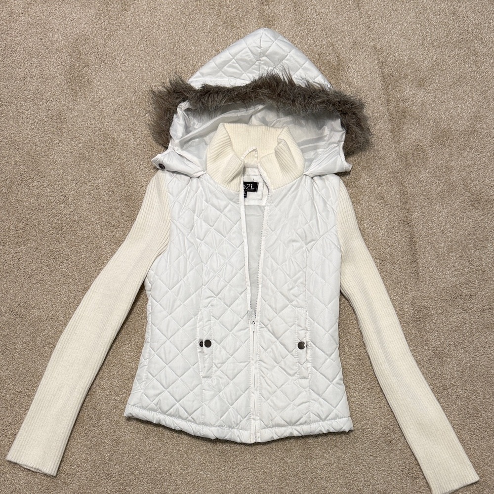 Rue21 White Quilted Puffer Jacket with Faux Fur Hood